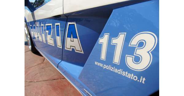                       Aggredita per debito usura, 4 arresti          