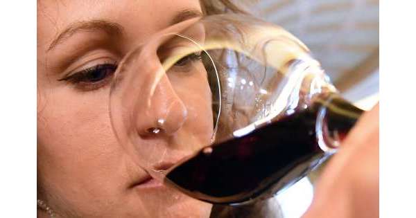                  Truffa del finto bordeaux, 2 denunciate          