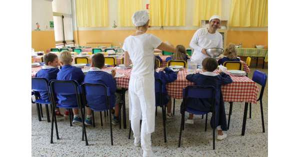                      Mense, famiglia spende in media 345 euro          