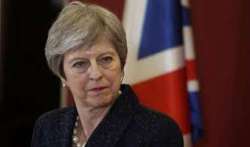I dolori di Theresa May e della Brexit: è fuga dal governo
