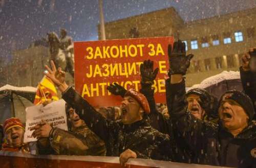 Nemmeno a Skopje sta bene il nome (farlocco) di Macedonia...