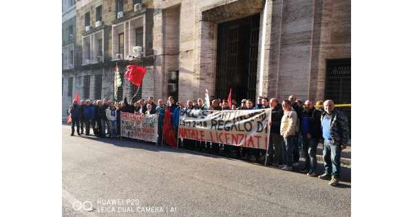                       Lettera sui social'licenziati a Natale!'          