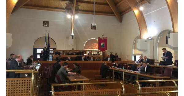                     Taglio vitalizi, approvata la legge          