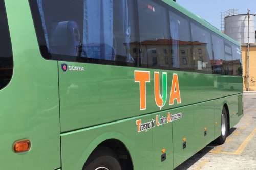 Atti vandalici su bus TUA: distrutti arredi interni