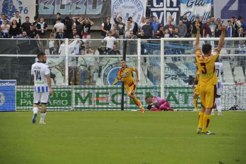 Carpi battuto: il Pescara torna in vetta (e respira un po')