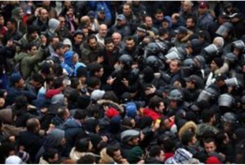 Parigi contagia Tunisi: in piazza i gilet rossi