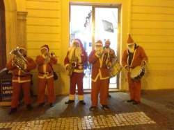Chieti, Babbi Natale Musicisti Itineranti il 24 dicembre