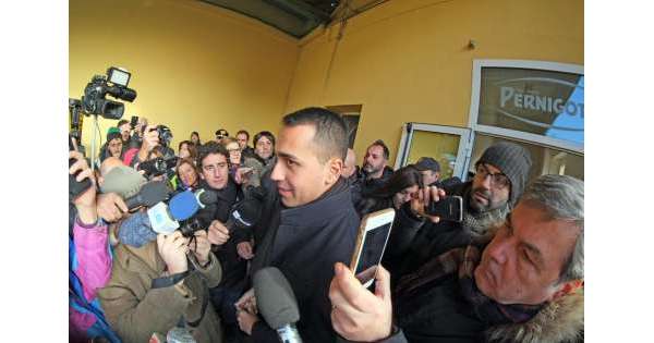                         Migranti:Di Maio,da Italia schiaffo a Ue          