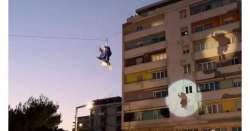                      Spettacolare arrivo Befana a Pescara          