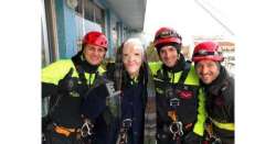                      Spettacolare arrivo Befana a Pescara          