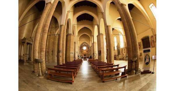                     Atri domenica su Rai1 per la Santa Messa          