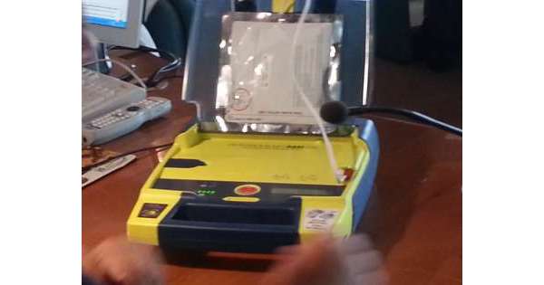                       Operaio salvato con defibrillatore          