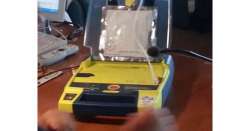                       Operaio salvato con defibrillatore          