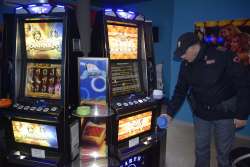                       Accessibile a minori, chiusa sala giochi          