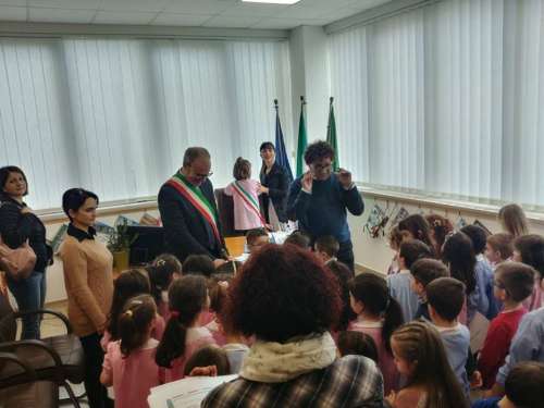 Pineto, bambini Scuola d'Infanzia Calvano visitano Municipio