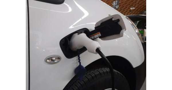                     Dati Aci: in Abruzzo il 9,2% auto è 'green'          