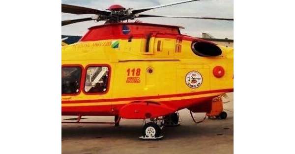                         Elicottero atterra in A24 per soccorso          