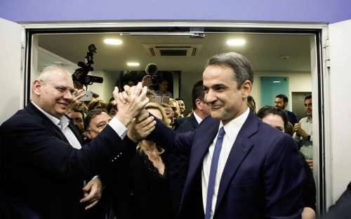 I greci bocciano Tsipras: elezioni anticipate e onda liberal in agguato